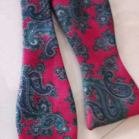 'Robert Talbott' Paisley Bowtie 100% Silk Paisley EUC - Picture 5 of 6